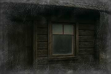 Dunkle Holzhütte im Wald